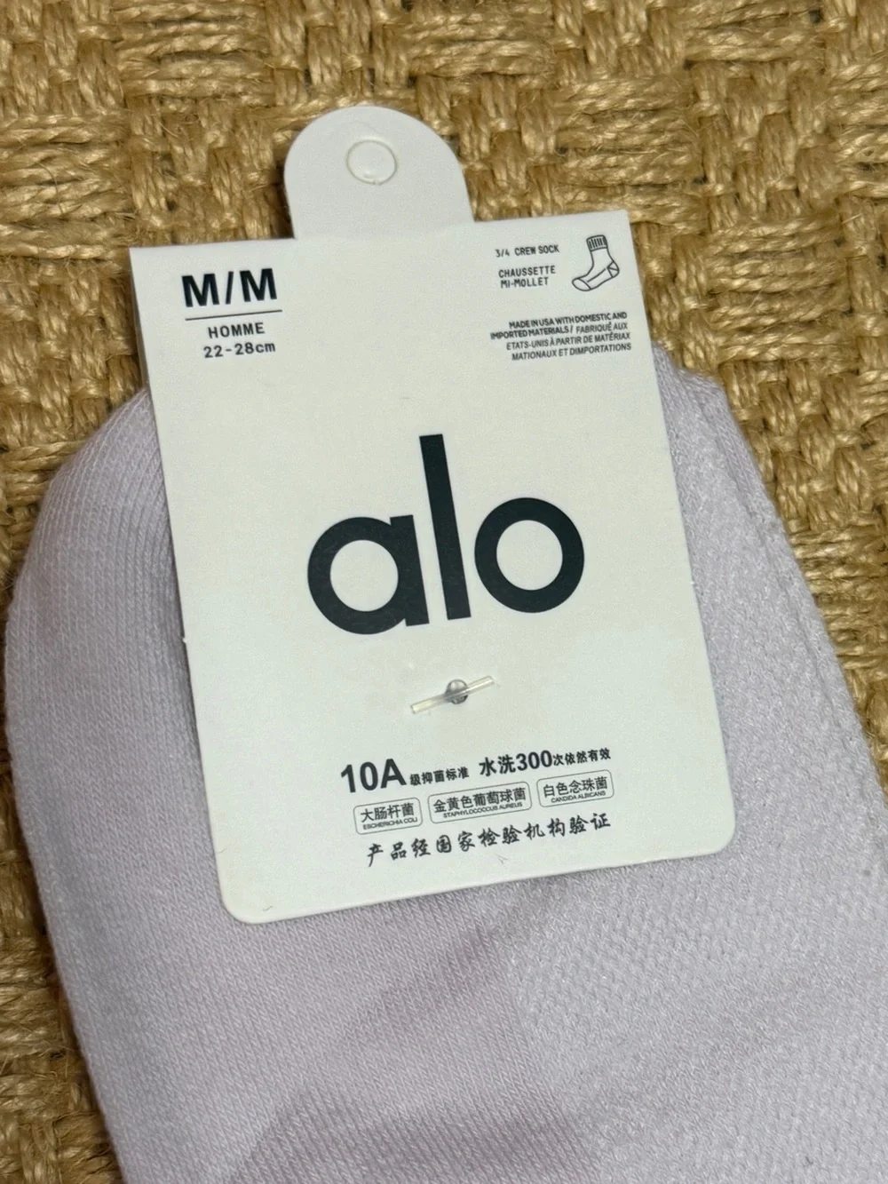 ALO Yoga Lavender 3/4 Crew Athletic Socks (Unisex, size Medium)
